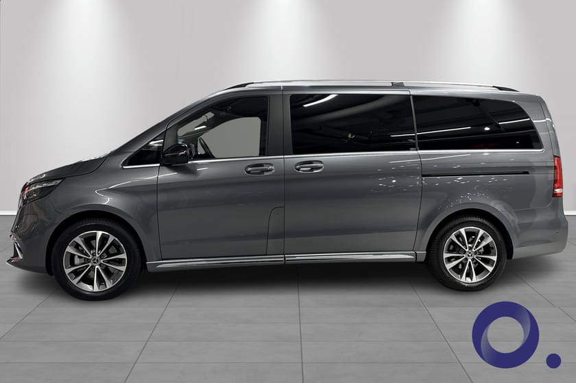 Bilde 2 av Mercedes-Benz EQV 300 Avantgarde – Burmester|AIRMATIC|Panorama|360°|8-seter|