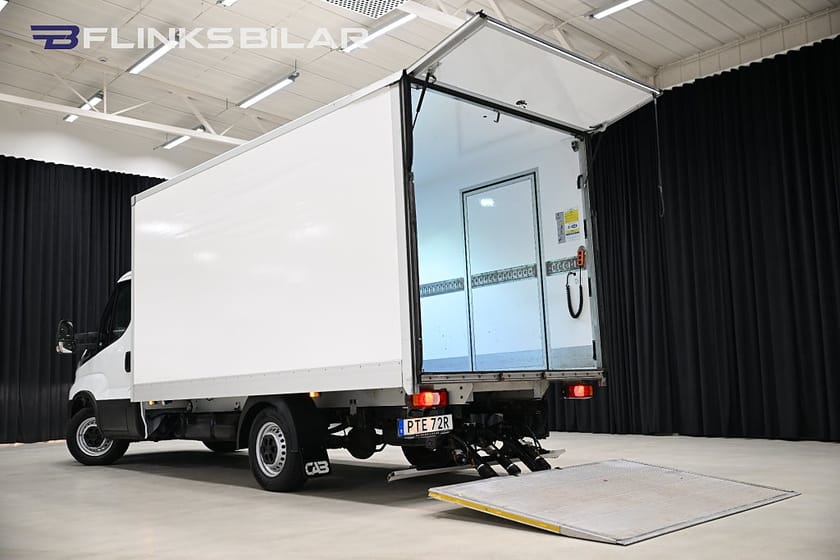 Bild 2 av Iveco Daily 35-140 Chassi Cab 136HK Automat|Volymskåp|BG-Lyft|Sidodörr|Moms|SeUtr!!
