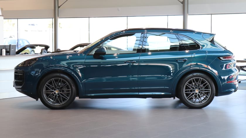Bild 4 av Porsche Cayenne E-Hybrid Burmester / Head-up / Soft Close / Night Vision