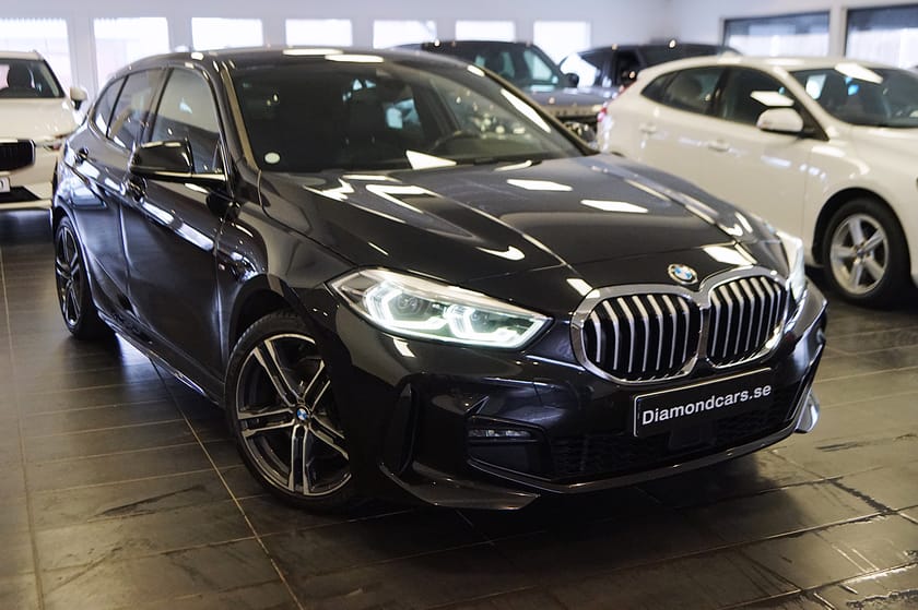 Bild 2 av BMW 118i M Sport  Auto\Backkamera\Vinterdäck