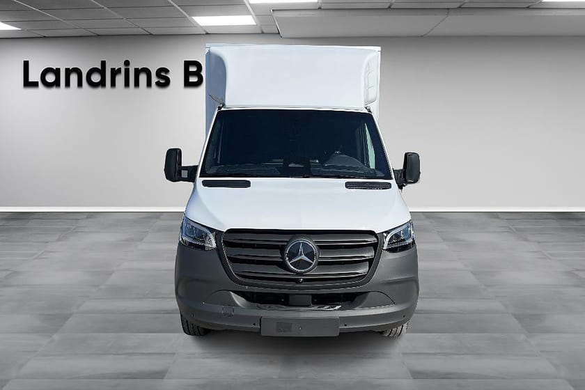 Bild 2 av Mercedes-Benz eSprinter 420 Chassi 81 kWh EH A3 PRO Volymskåp m. Lyft *OMG LEVERANS*