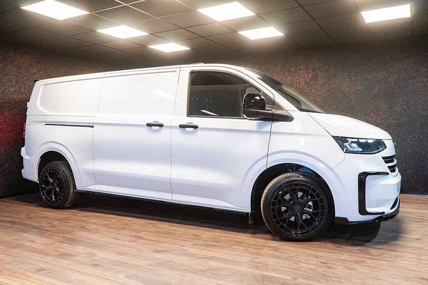 Bild 2 av Volkswagen Transporter 2.0 TDI 4M | MOMS | 2X Dörr | 20" | Värm | 3721 kr/mån