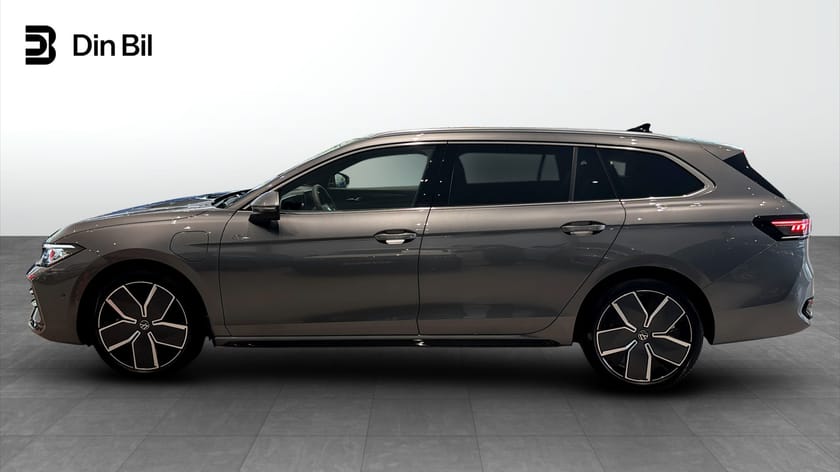 Bild 3 av Volkswagen Passat Variant eHybrid e-HYBRID 272hk R-LINE Drag/Farthållare/Vinterpaket