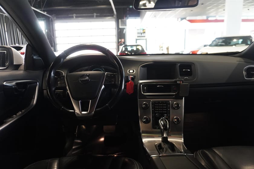 Bild 2 av Volvo V60 D4 Geartronic, 181hk, 2014 Dragkrok Glastak Navigation