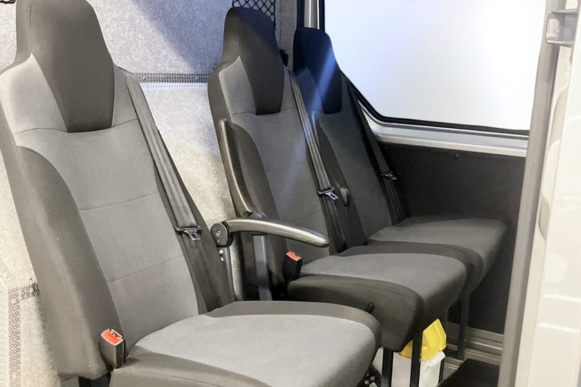 Bild 3 av Renault Master Dubbelhytt – Byggd som Crossbuss, Perfekt Cykelbil & Aktivitetsbil