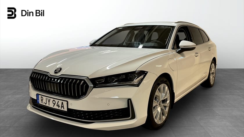 Bild 1 av Škoda Superb iV Combi 204 hk Laddhybrid Selection Drag P-Värm