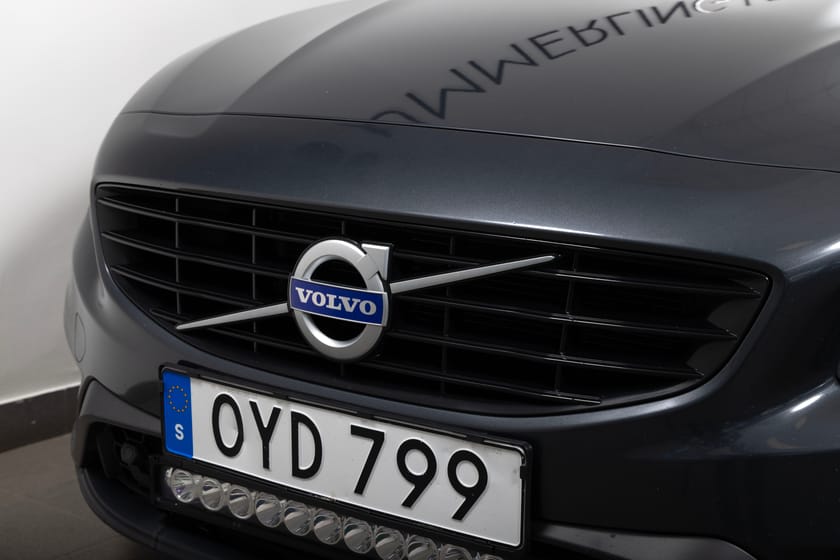 Bild 3 av Volvo V60 D4 AWD Geartronic 190hk R-design Drag/Bkamera/Ledramp