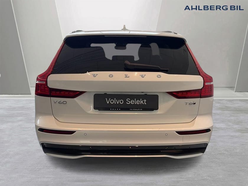 Bild 4 av Volvo V60 T6 Plus Dark Edition. Backkamera, Drag, Navi, Adaptiv farthållare, Tonade rutor.