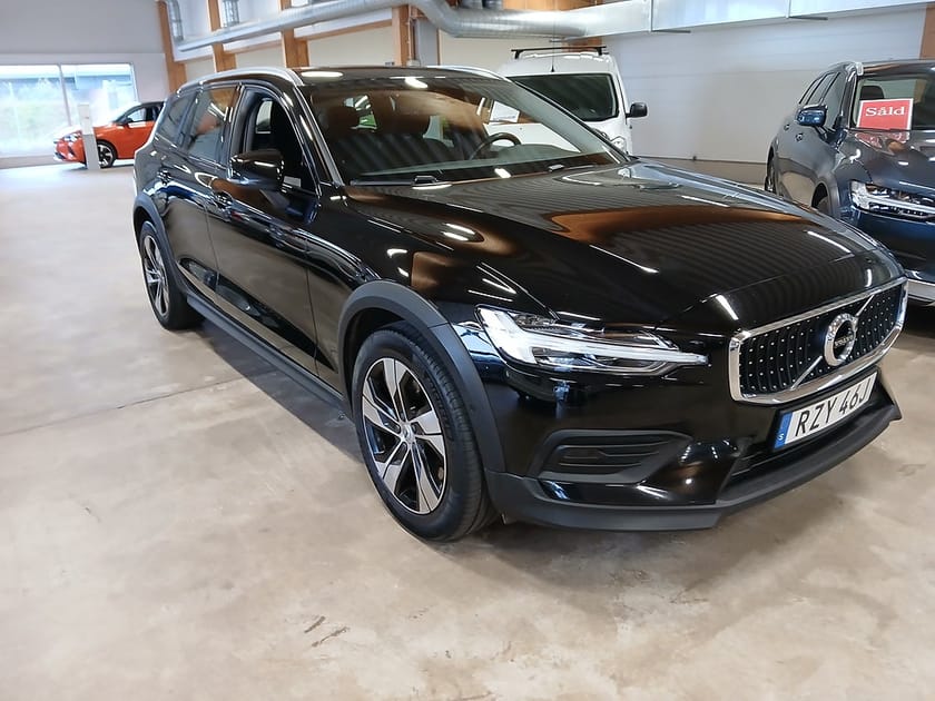 Bild 3 av Volvo V60 Cross Country B4 MILDHYBRID AWD 197HK 4x4 Advanced