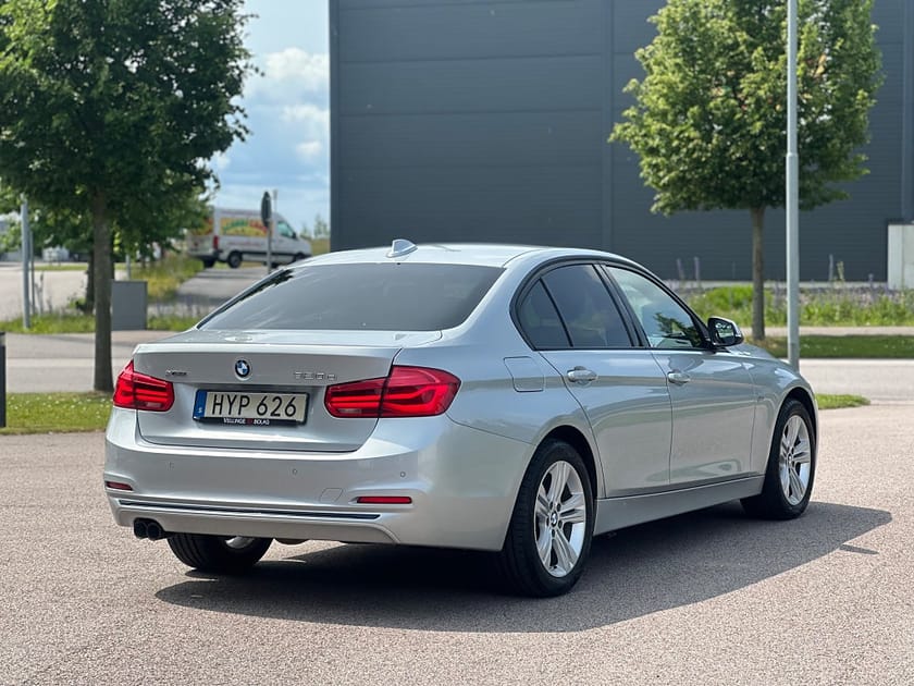 Bild 5 av BMW 320d xDrive Sedan 320 Sport line Drag | Navi | HiFi | Skinn