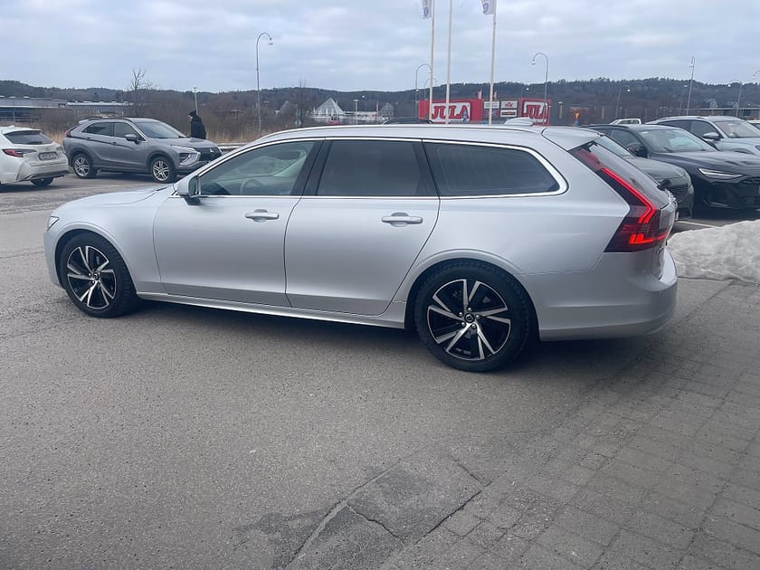 Bild 3 av Volvo V90 D4 AWD Momentum, AUT, H&K,NAV,Värmare,Backkamera