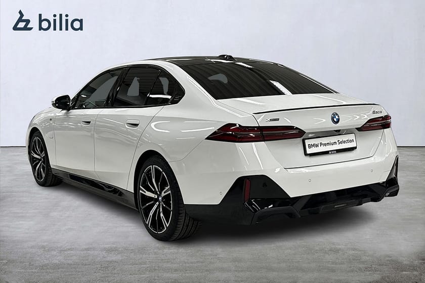Bild 2 av BMW 530e xDrive M-Sport Pro | DEMOBIL | B&W | Panorama | Drag