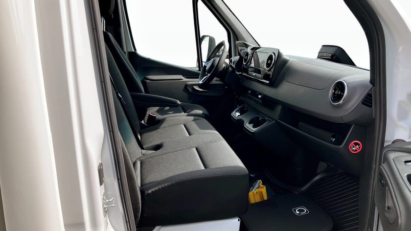 Bild 3 av Mercedes-Benz eSprinter 420 Chassi 81 kWh EH A3 SELECT