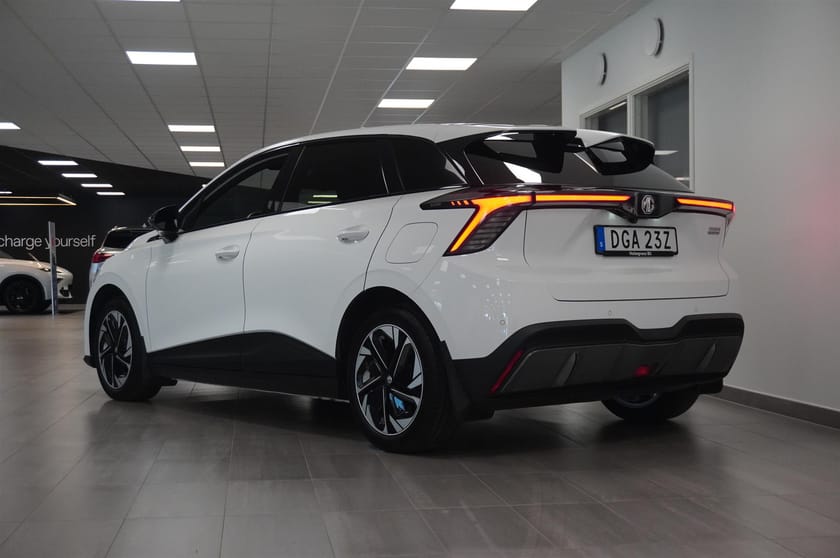 Bild 3 av MG 4 Electric Long Range Lux 64 kWh CarPlay 360kam Elstol