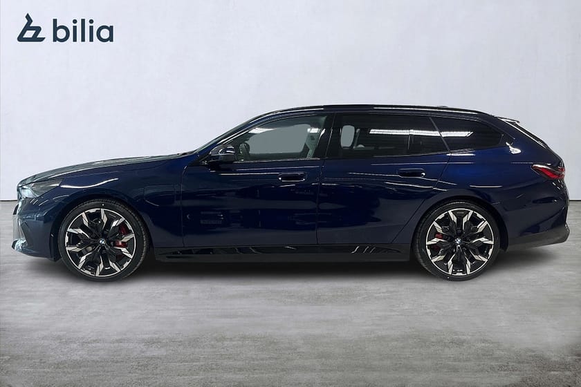 Bild 3 av BMW 550e xDrive Touring 550 M-Sport Pro | DEMOBIL | Drag | Head-up