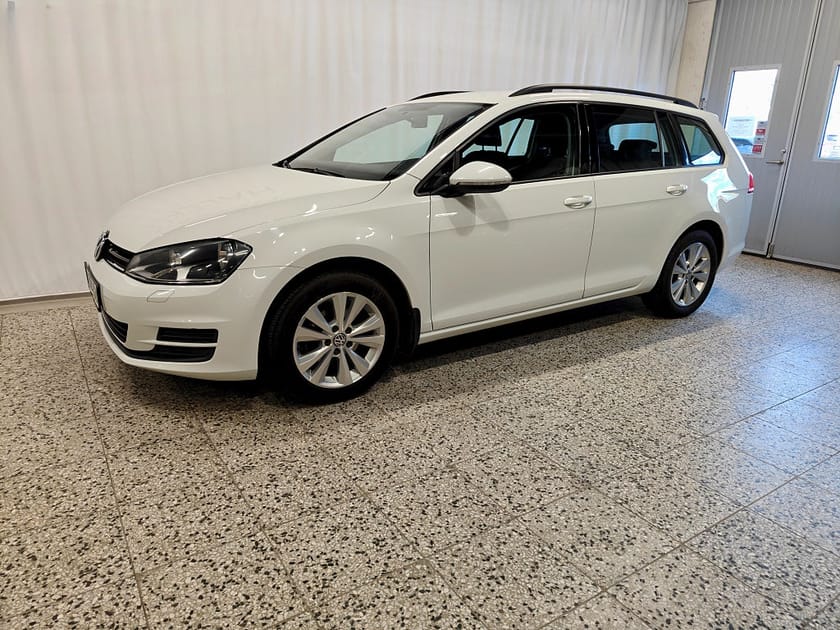 Bild 1 av Volkswagen Golf Sportscombi 1.2 TSI BMT Manuell, 105hk, Vinterhjul