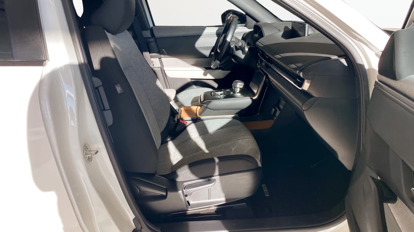 Bild 3 av Mazda MX-30 e-Skyactiv EV 143hk HUD - Backkamera - Navi