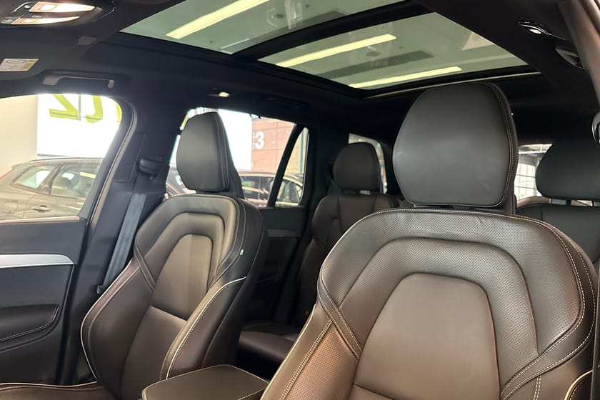 Bild 1 av Volvo XC90 7-seater T8 Ultra Dark Edition Drag Luftfj HUD Pano B/W