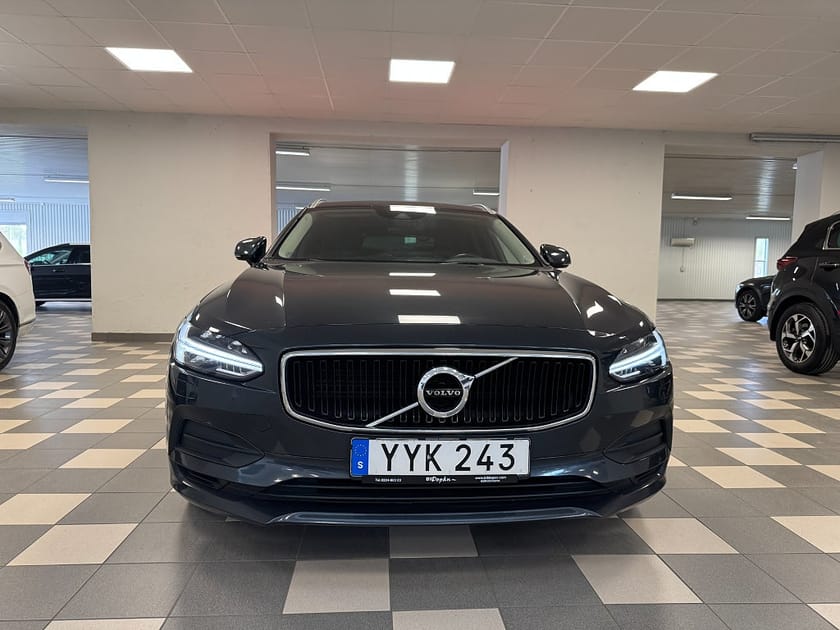 Bild 2 av Volvo V90 D4 AWD Geartronic Momentum VOC Drag 190 Hk Euro 6