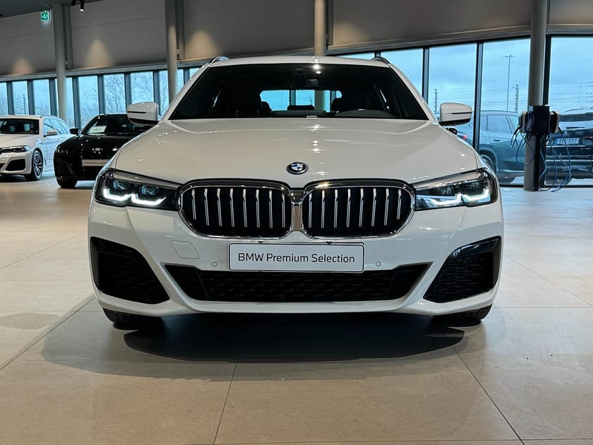 Bild 2 av BMW 530e xDrive Touring M Sport Dragkrok Rattvärme Elstolar