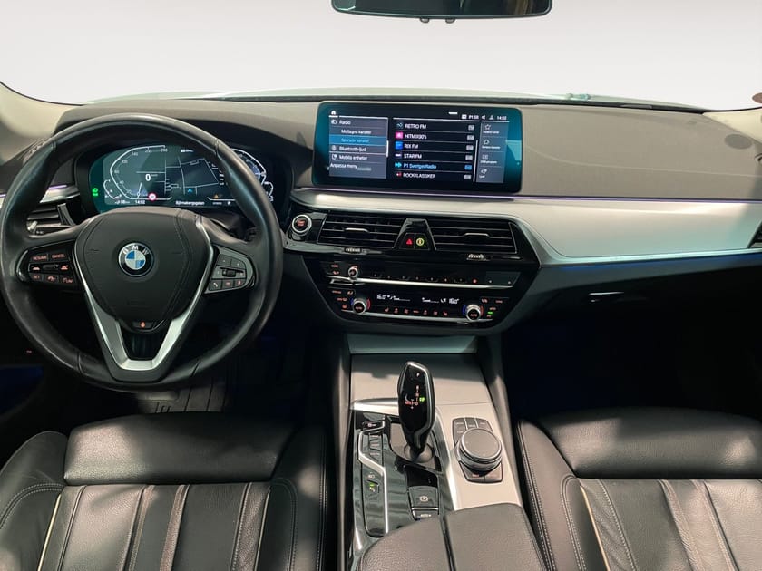 Bild 2 av BMW 530e xDrive Touring Sportline  Läder Navi Kamera Drag 292hk