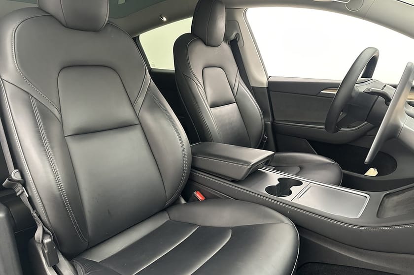 Bild 3 av Tesla Model Y Long Range AWD AP Drag Kamera Svensksåld