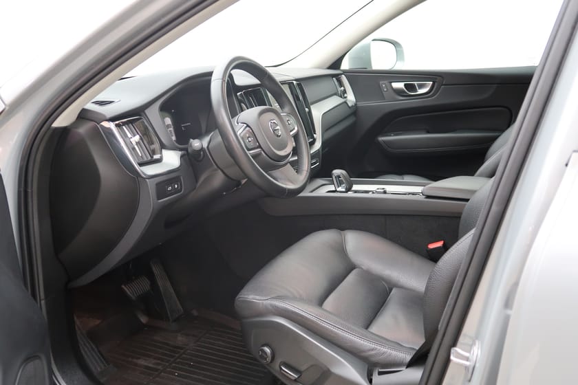 Bild 4 av Volvo XC60 Recharge T6 Core Edition, Drag, Navi