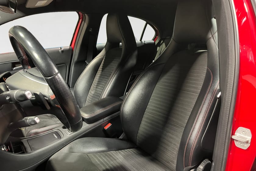 Bild 3 av Mercedes-Benz A 180 122 HK AUT AMG LINE PDC 15500MIL 646KR/ÅR 18"