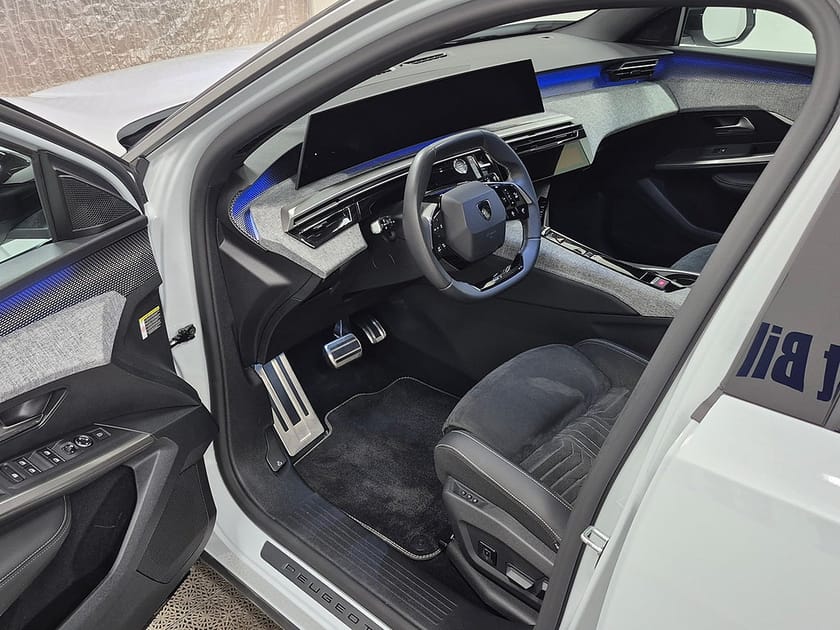 Bild 2 av Peugeot 5008 Hybrid 145 7-Sits 1.2 PureTech 145HK
