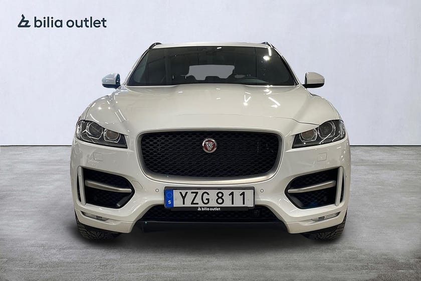 Bild 3 av Jaguar F-Pace 20d AWD R-Sport Panorama / Keyless / Elstolar / Skinn