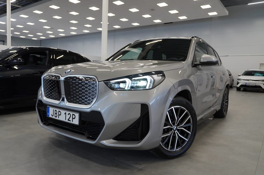 Bild 1 av BMW iX1 xDrive30 M Sport Business Edt DAP hk Keyless Leasebar