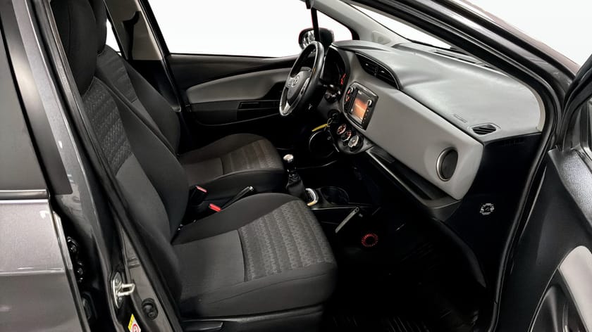 Bild 3 av Toyota Yaris 1.33 ACTIVE | Låg skatt 426kr | Kamera | Värmare | Kamkedja