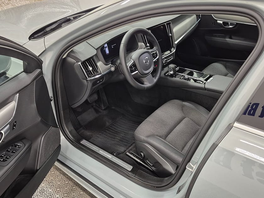 Bild 2 av Volvo V90 T6 Recharge Core Plug in AWD 350HK 4x4