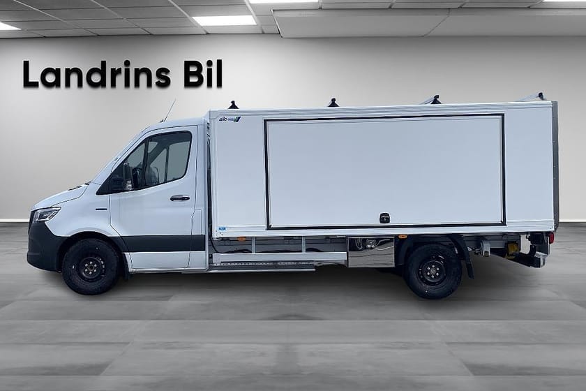 Bild 4 av Mercedes-Benz eSprinter 420 Chassi 81 kWh PRO, 113 kWh, Hantverkarskåp LAGERBIL