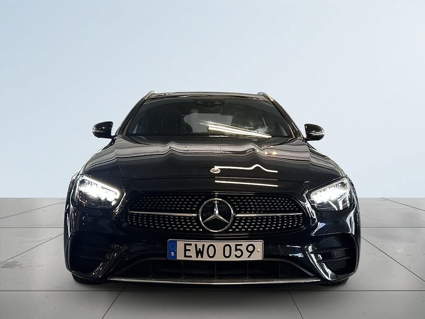 Bild 2 av Mercedes-Benz E 300 T de 4MATIC 4M AMG Line Pano/MOMS/Ad.Fhåll/Burmester/360