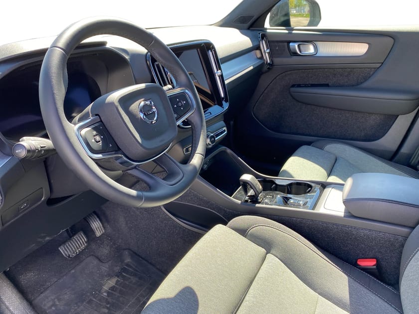 Bild 2 av Volvo XC40 B4 FWD Bensin Plus Dark