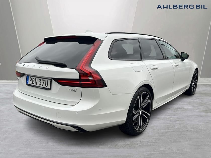 Bild 3 av Volvo V90 T6 Ultra Dark, OUTLET, Klimatpaket, Ventilerat Nappa Läder, Aktiv Chassi Luftfjädring, Dragkrok Halvautomatisk, Google Maps