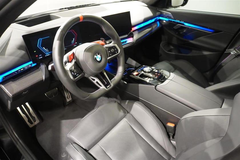 Bild 4 av BMW M5 Touring Plug-In Hybrid M Drivers Panorama B W Drag