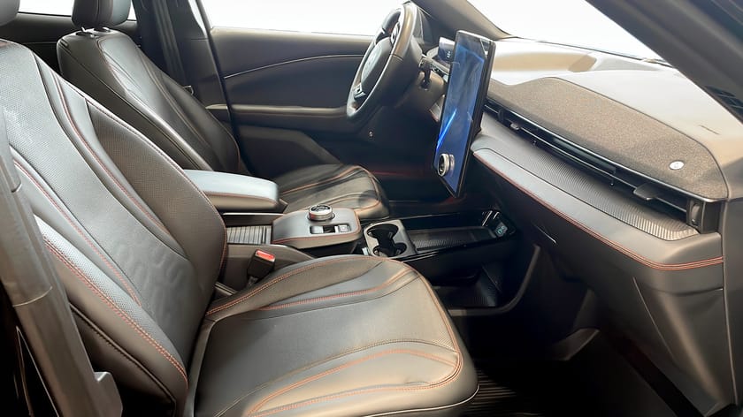 Bild 3 av Ford Mustang Mach-E Long Range AWD 351HK 540km Panorama B&O Moms