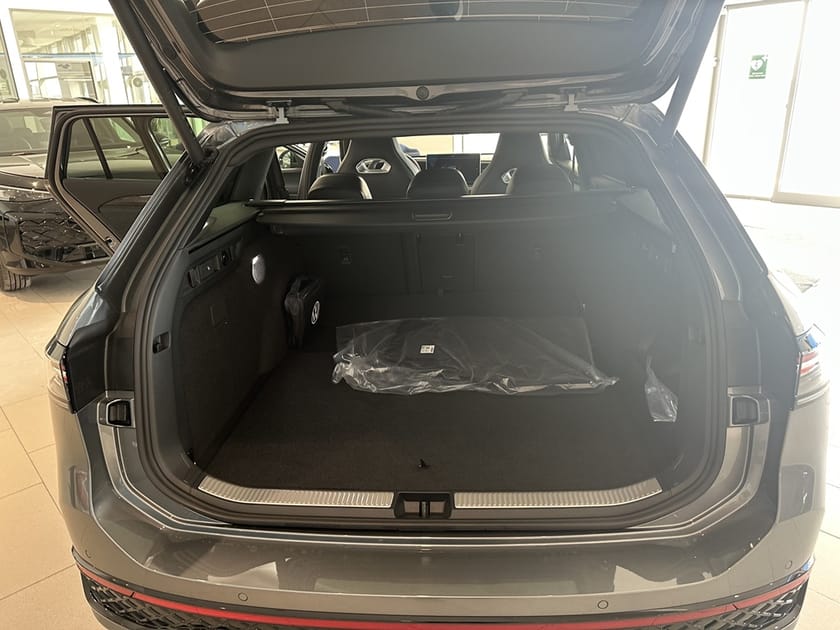 Bild 5 av Volkswagen Passat Variant eHybrid 272 DSG6 R-LINE