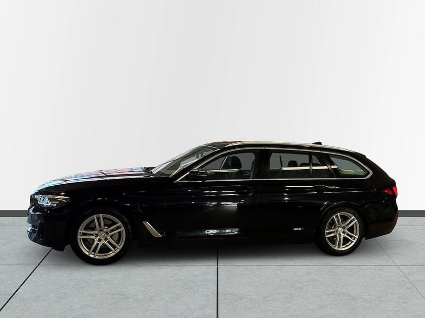 Bild 4 av BMW 530e xDrive Touring MOMS Drag HiFi Värmare Navi Kamera S&V
