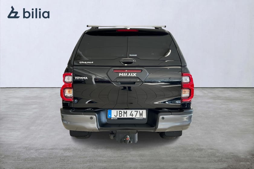 Bild 4 av Toyota Hilux Dubbelhytt D-Cab 2,8 D Aut 4WD Invincible Kåpa Lazer-lights Drag Moms