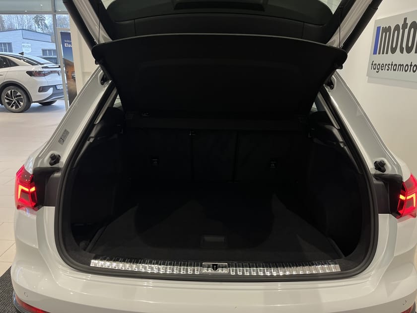 Bild 5 av Audi Q3 40 TFSI quattro S Tronic 4WD  aut. Drag, Värmare, s&v hjul