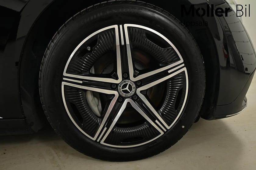 Bild 3 av Mercedes-Benz EQE 300 89 kWh 245hk, AMG, Kamera, Värmare