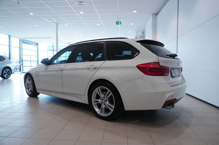Bild 3 av BMW 320i xDrive Touring M-Sport Drag Keyless Nav Läder