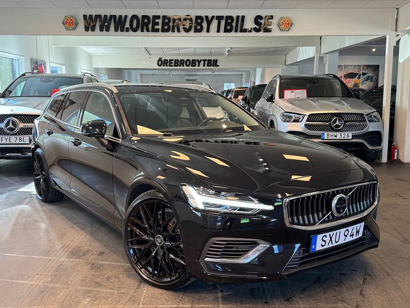 Bild 1 av Volvo V60 Recharge T6 AWD Core Bright Drag Gps H/K Läder 360kam