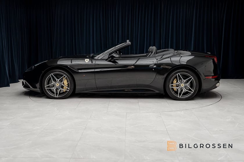 Bild 2 av Ferrari California T 3.9 V8 DCT 560hk 3.99% NeroDaytona Kolfiber