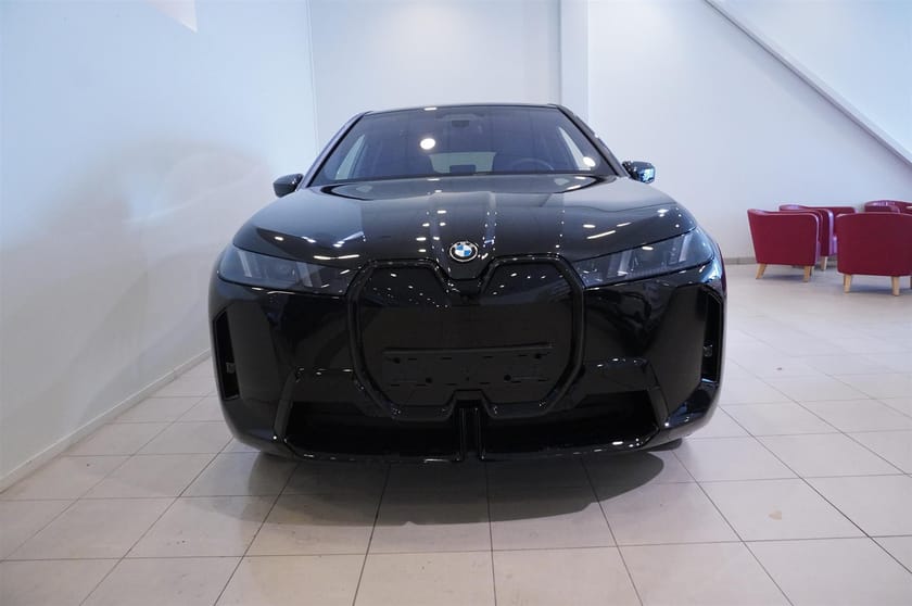 Bild 5 av BMW iX xDrive60 M Sport Pro Supercharged Drag B W DA Pro
