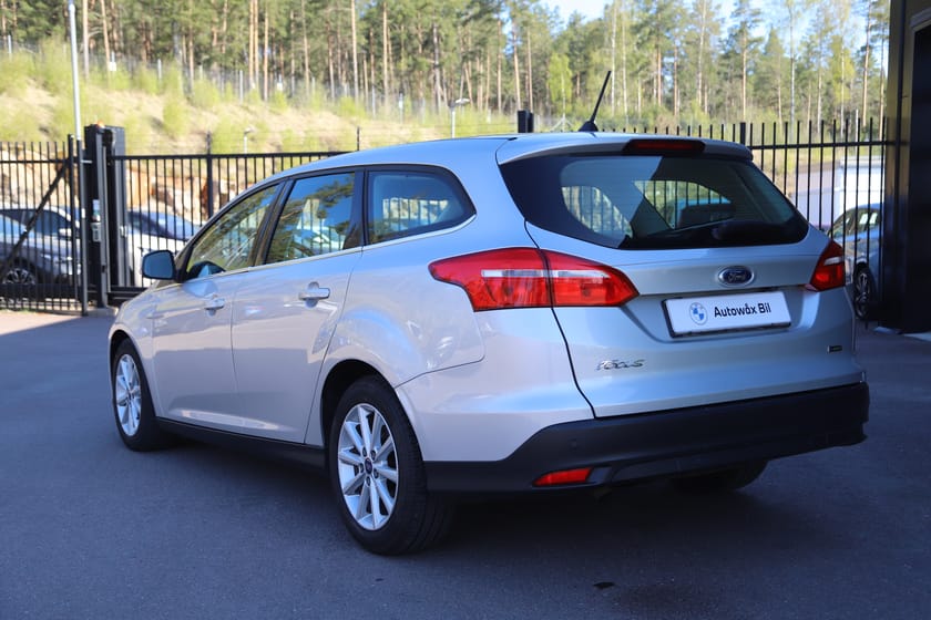 Bild 4 av Ford Focus Kombi 1,0 125hk Titanium Backkamera Vinterhjul - Autowåx Bil AB