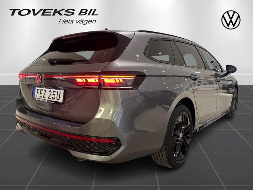 Bild 3 av Volkswagen Passat Variant eHybrid 272hk |Panorama|Elstolar|Drag|Värmare|Harm